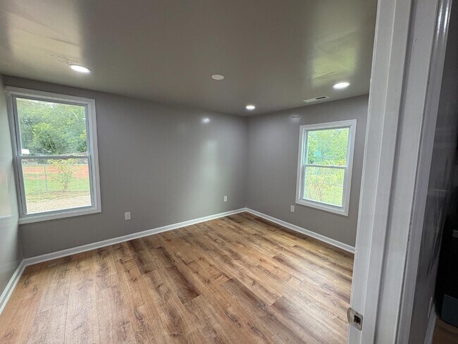 Building Photo - 191 Fort Shoals Rd