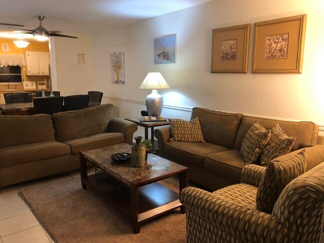 Building Photo - 421 SW Natura Ave