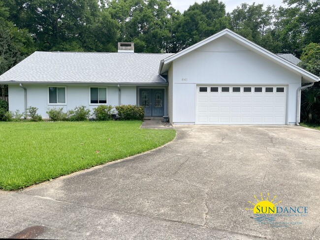Building Photo - Sparkling Pool Oasis 3 Bedroom + Flex Spac...