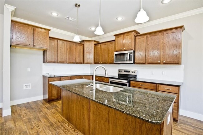 Building Photo - 207 Alder St