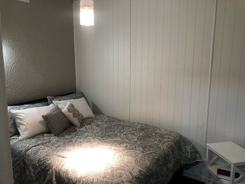 Rooms - 106 7th St