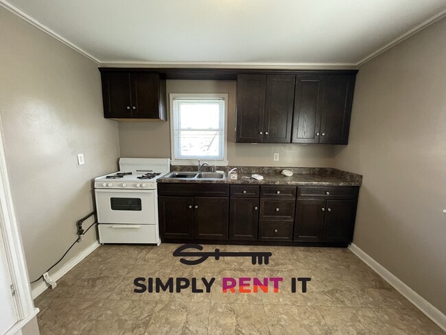Primary Photo - 2 Bedroom Near Campus Available Now!