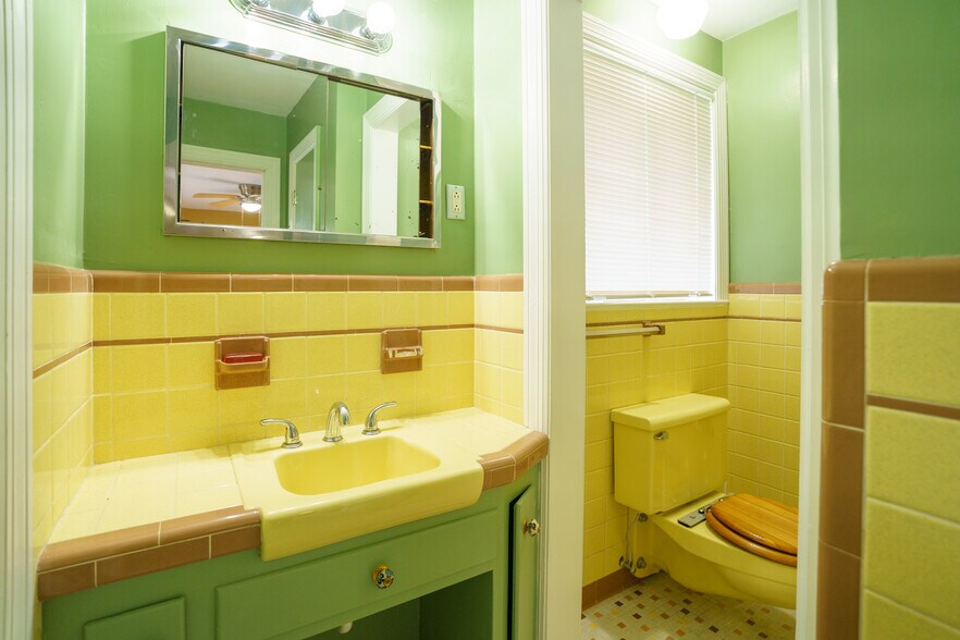 Master Bathroom - 3503 Geneva Cir