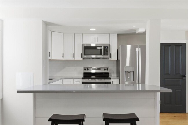 Building Photo - 305 W Broadway