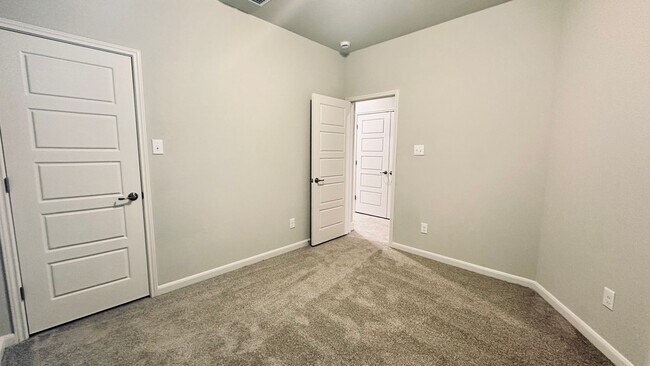 Building Photo - Newly Built Duplex on the Far West Side!