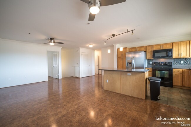 Building Photo - Immaculate, Move In Ready, Fully Upgraded,...