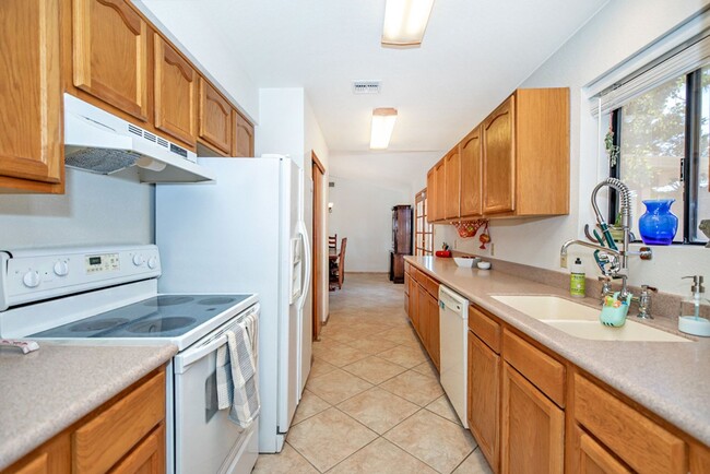 Building Photo - Spacious 2-Bedroom Home with Room to Roam ...