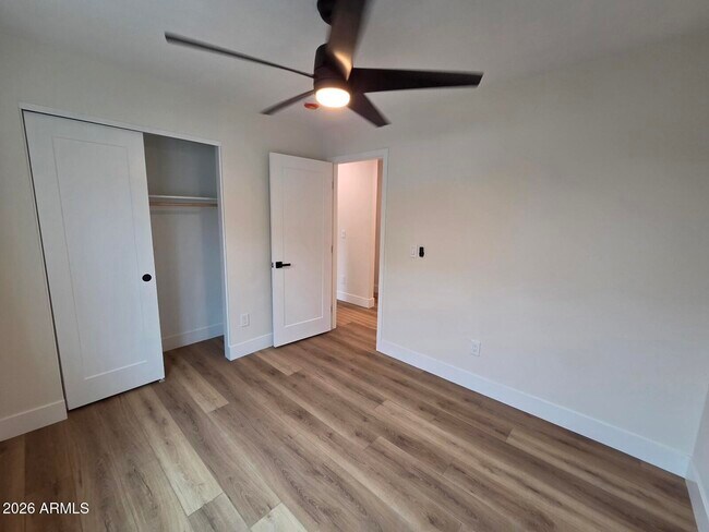 Building Photo - 824 N 11th Ave