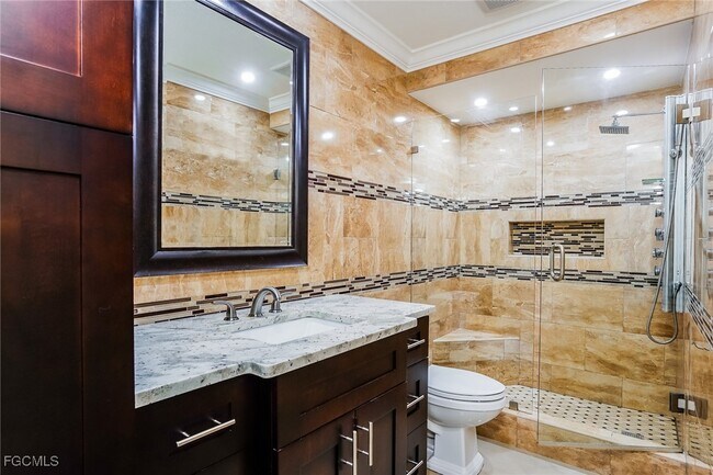 Building Photo - 300 East 10th Street