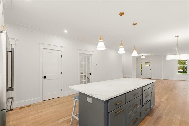 Building Photo - 45 Maplewood St