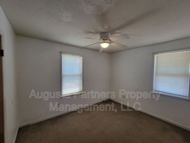 Building Photo - 2803 Ptarmigan Rd