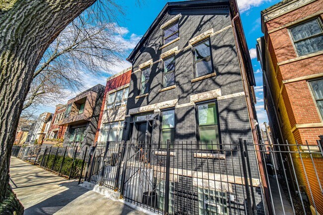 Primary Photo - 1817 N Honore St