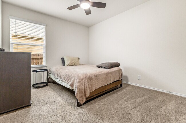 Building Photo - 6430 Greensleeves