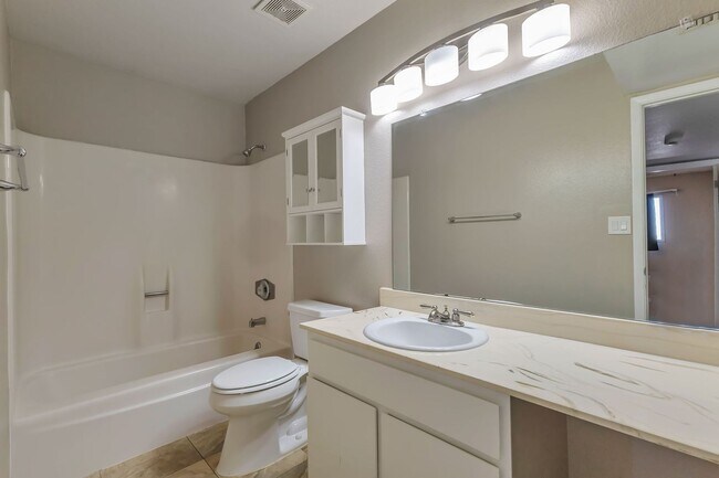 Building Photo - 3511 S Alder Dr