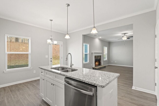 Building Photo - North Paulding High School - 4 bedrooms/2....