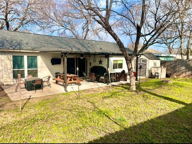 Building Photo - 303 Craigmont Dr