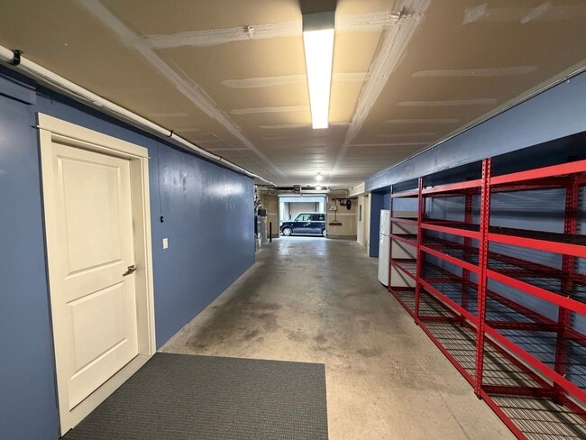 Building Photo - Amazing 2Bed/2.5 Bath Townhome in West Seattle!