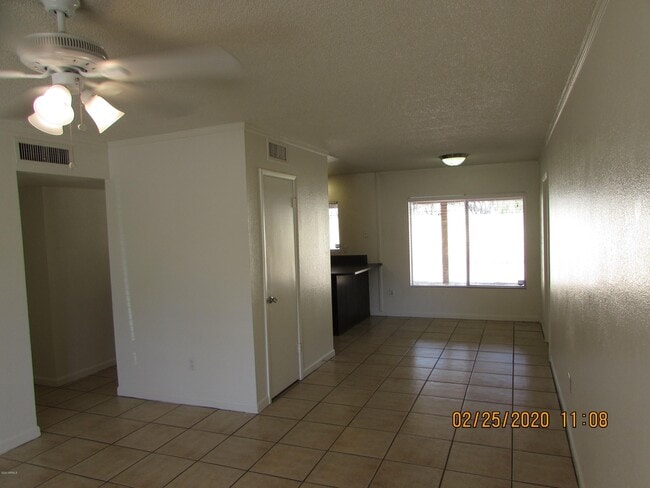 Building Photo - 1020 W La Jolla Dr