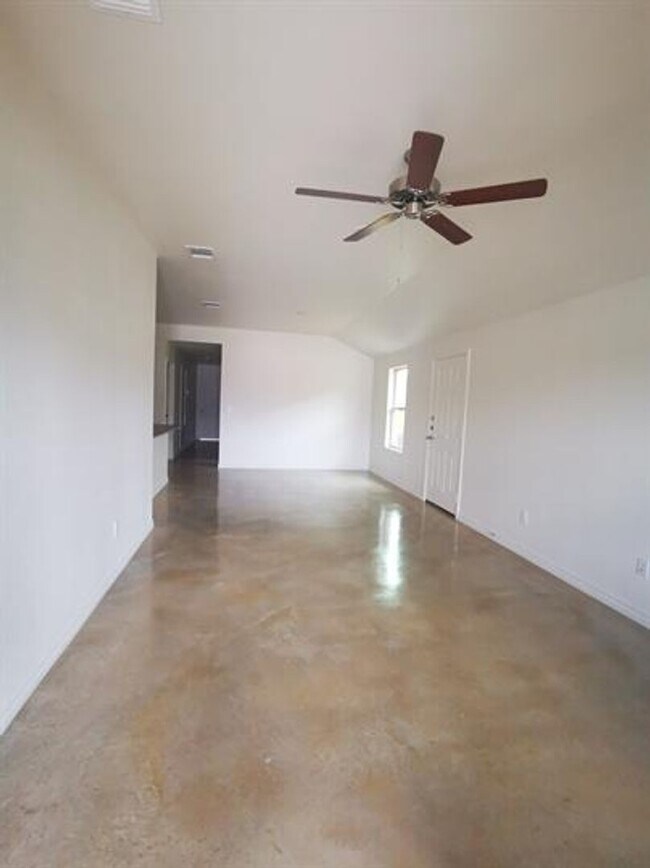 Building Photo - P2-2404 Alterman Drive Temple, TX 76504