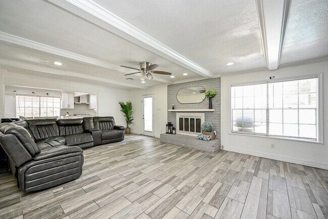 Building Photo - 5506 Pebble Springs Dr