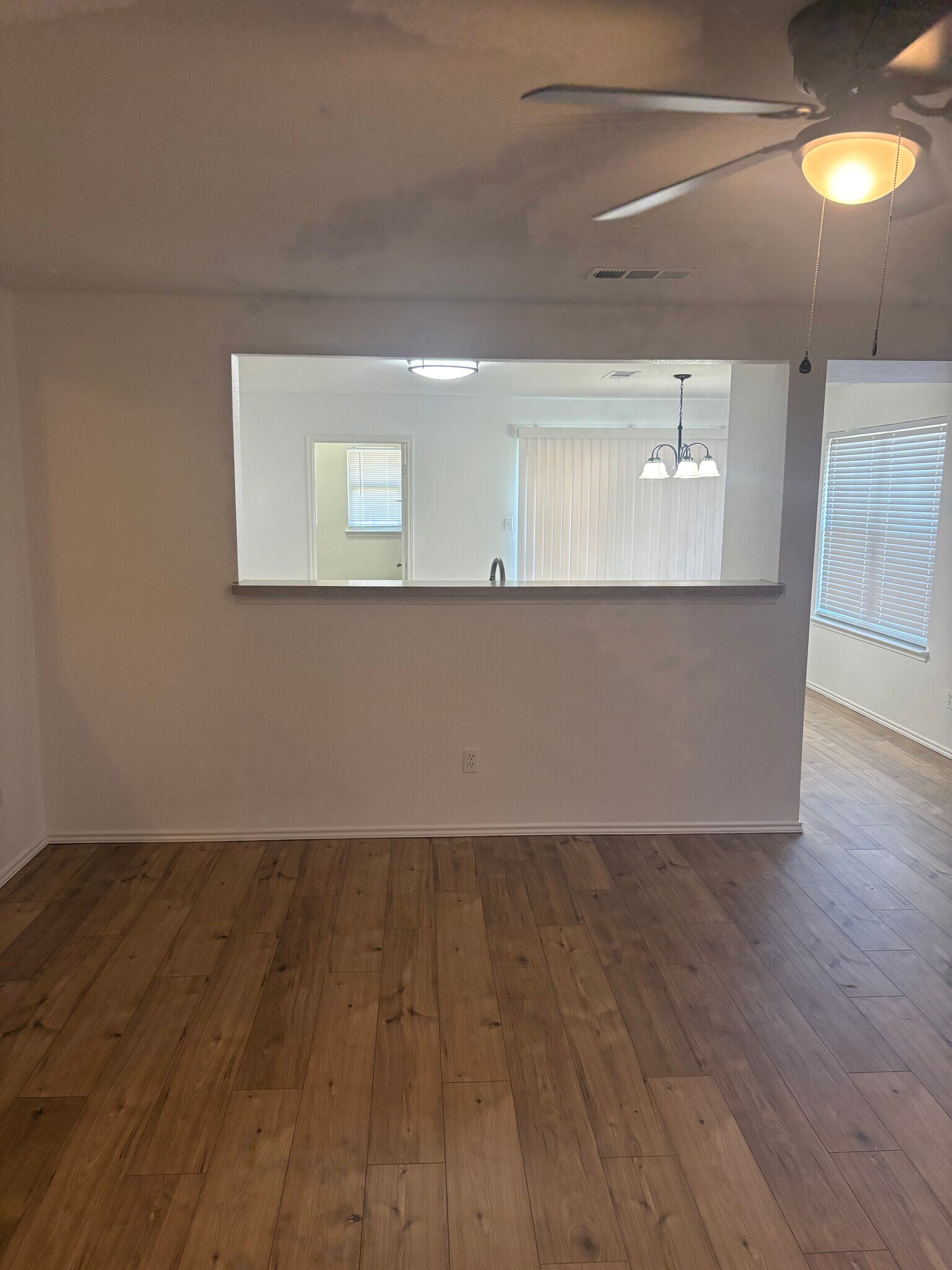 Building Photo - 337 Summer Tree Dr