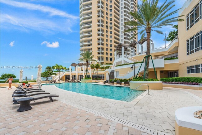 Building Photo - 808 Brickell Key Dr