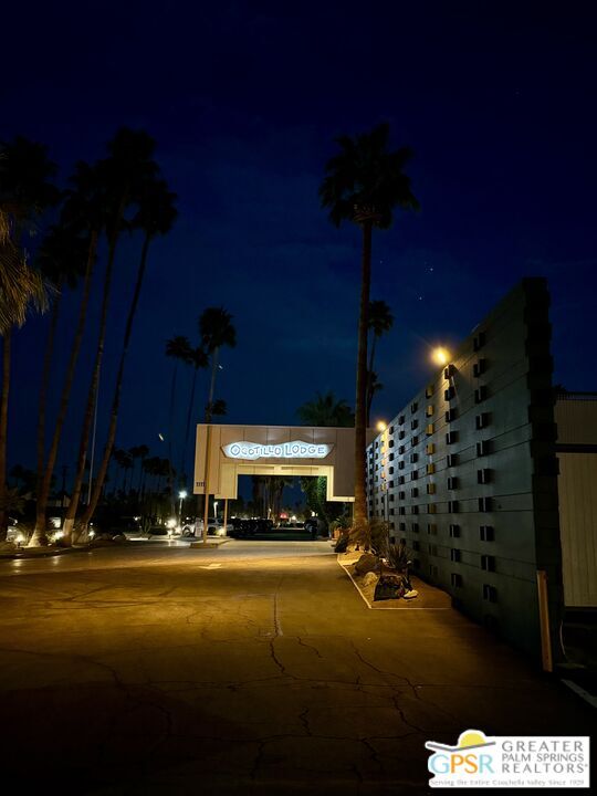 Building Photo - 1111 E Palm Canyon Dr