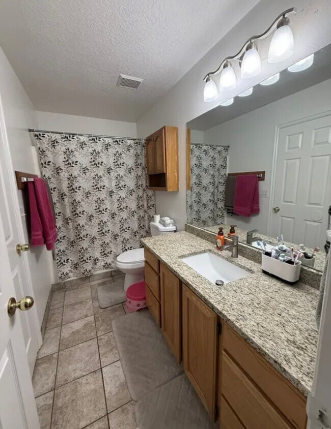 Building Photo - 411 E 400 N
