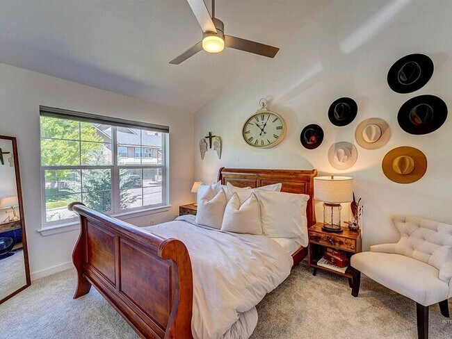 Building Photo - This modern Copper Ranch condo was fabulou...