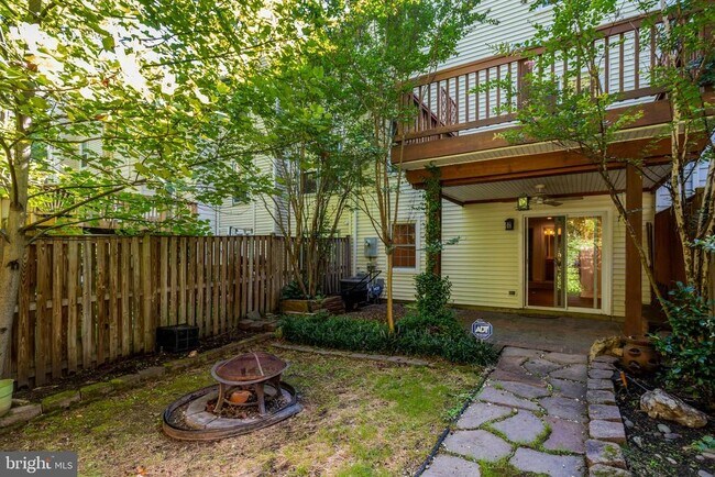 Building Photo - 7416 Spring Tree Dr