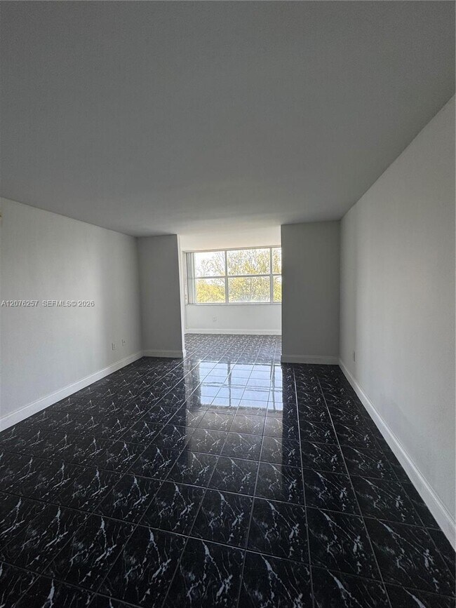 Building Photo - 1300 NE Miami Gardens Dr