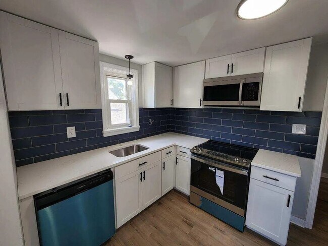 Building Photo - 3915-3917 Mount Troy