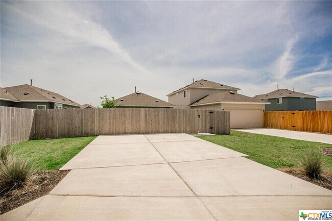 Building Photo - 242 Mossycup Dr