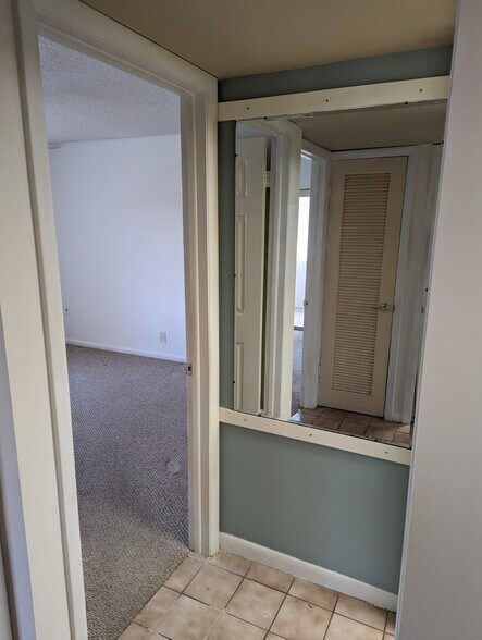 Building Photo - 517 Flanders K