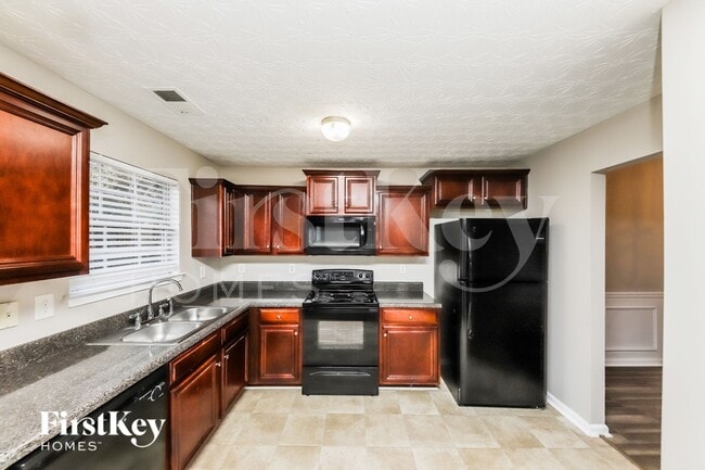 Building Photo - 419 Lake Ridge Ln