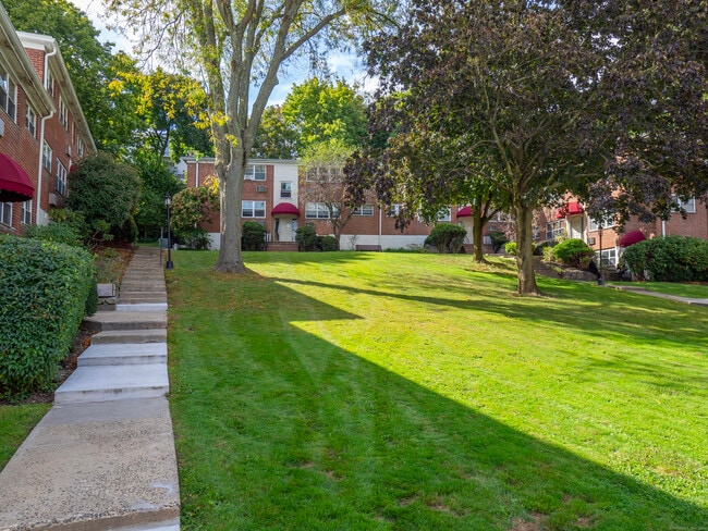 Building Photo - 11 Bedford Ave