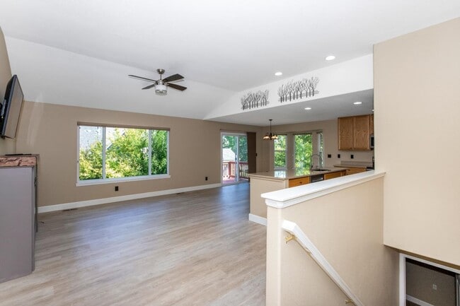 Building Photo - Spacious Patio Home 3 Bed 3 Bath