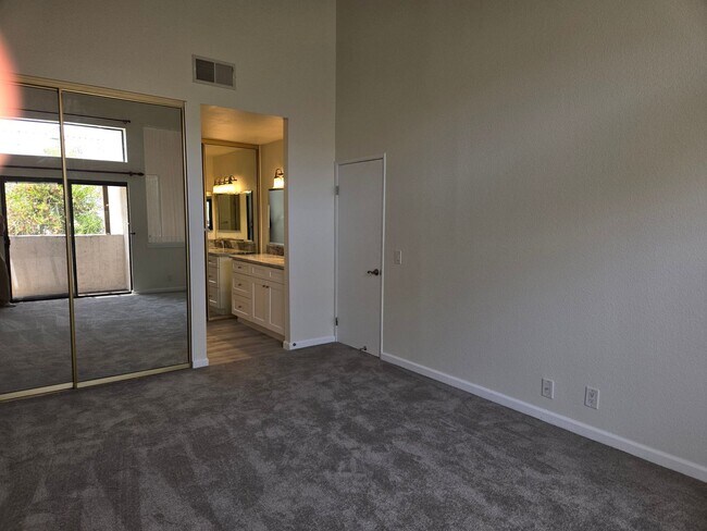 Building Photo - 1532 Granite Hills Dr