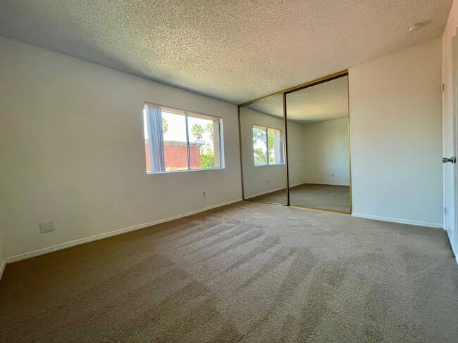 Building Photo - 2 Bedroom 1 Bathroom Condo in San Diego, c...