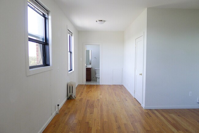 Building Photo - 11000 E Jefferson Ave