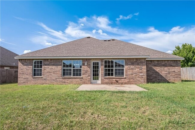 Building Photo - 2703 SW Warberry Ave