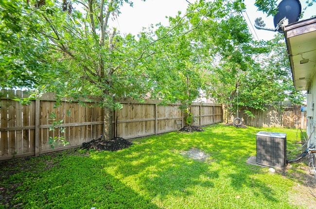 Building Photo - Beautiful spacious home available for rent !