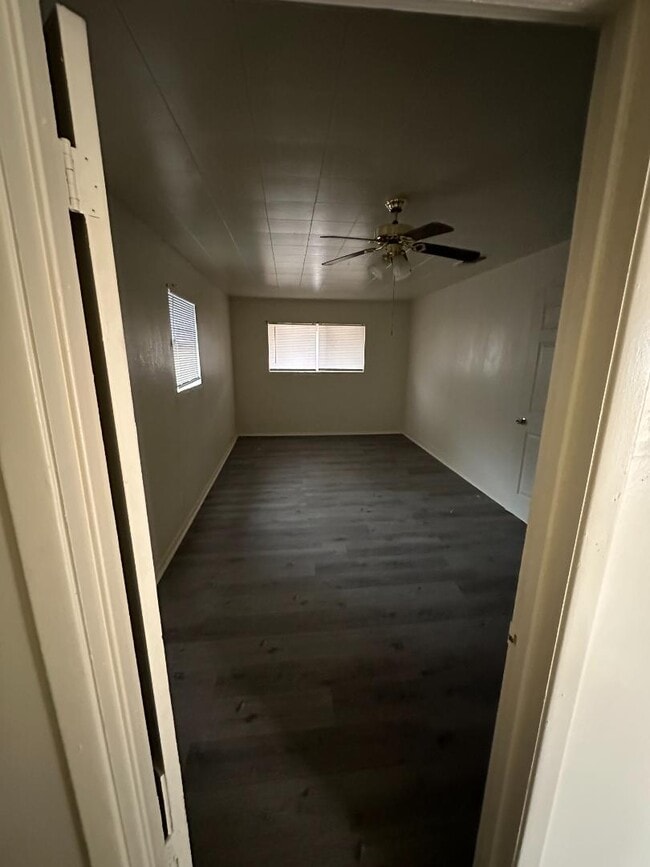 Building Photo - 302 S Everts St