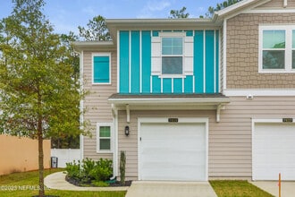 Building Photo - 7415 Palm Hills Dr