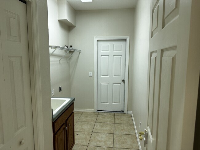 Building Photo - 5891 Trumpet St