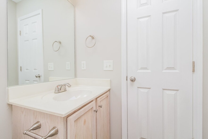 Building Photo - 1413 Chesterbrook Ct