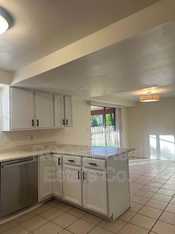 Building Photo - 3535 Panama Dr