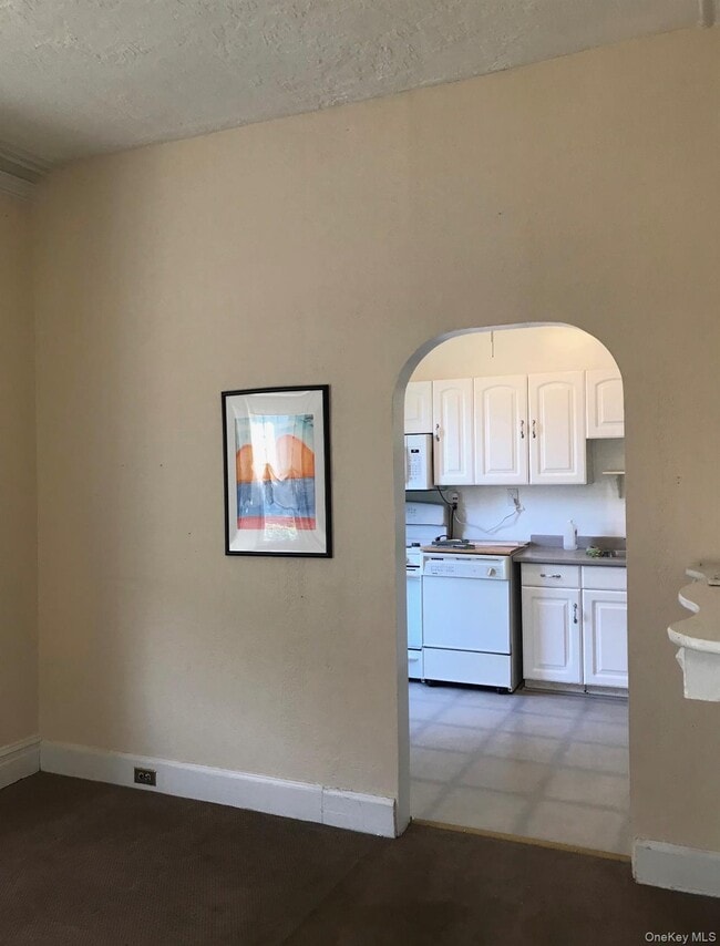 Building Photo - 128 Lakeview Ave