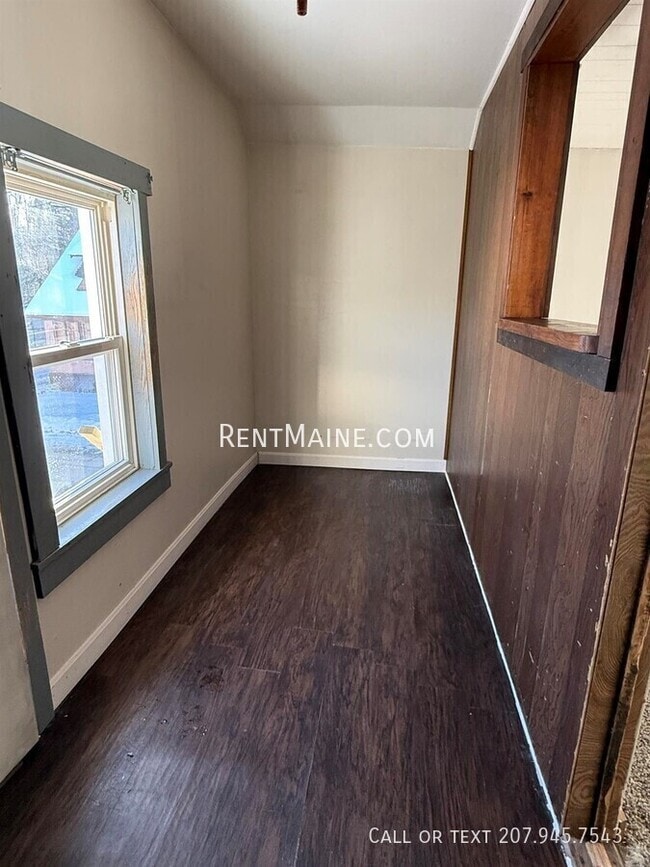 Building Photo - 600 S Main St