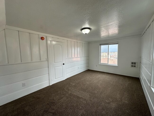 Building Photo - 315 W 3rd St